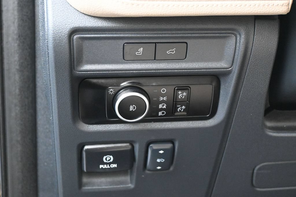 Used 2024 Ford Expedition Limited RWD image 16
