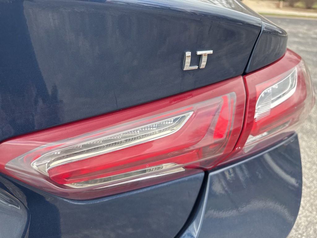 Used 2022 Chevrolet Malibu LT FWD image 4