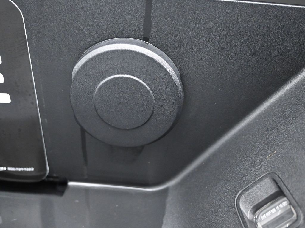 Used 2023 Chevrolet Silverado 1500 LT image 38