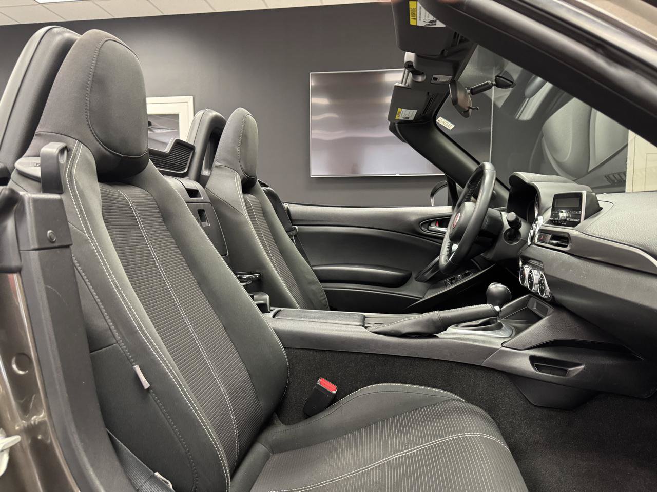 Used 2017 FIAT 124 Spider Classica RWD image 34