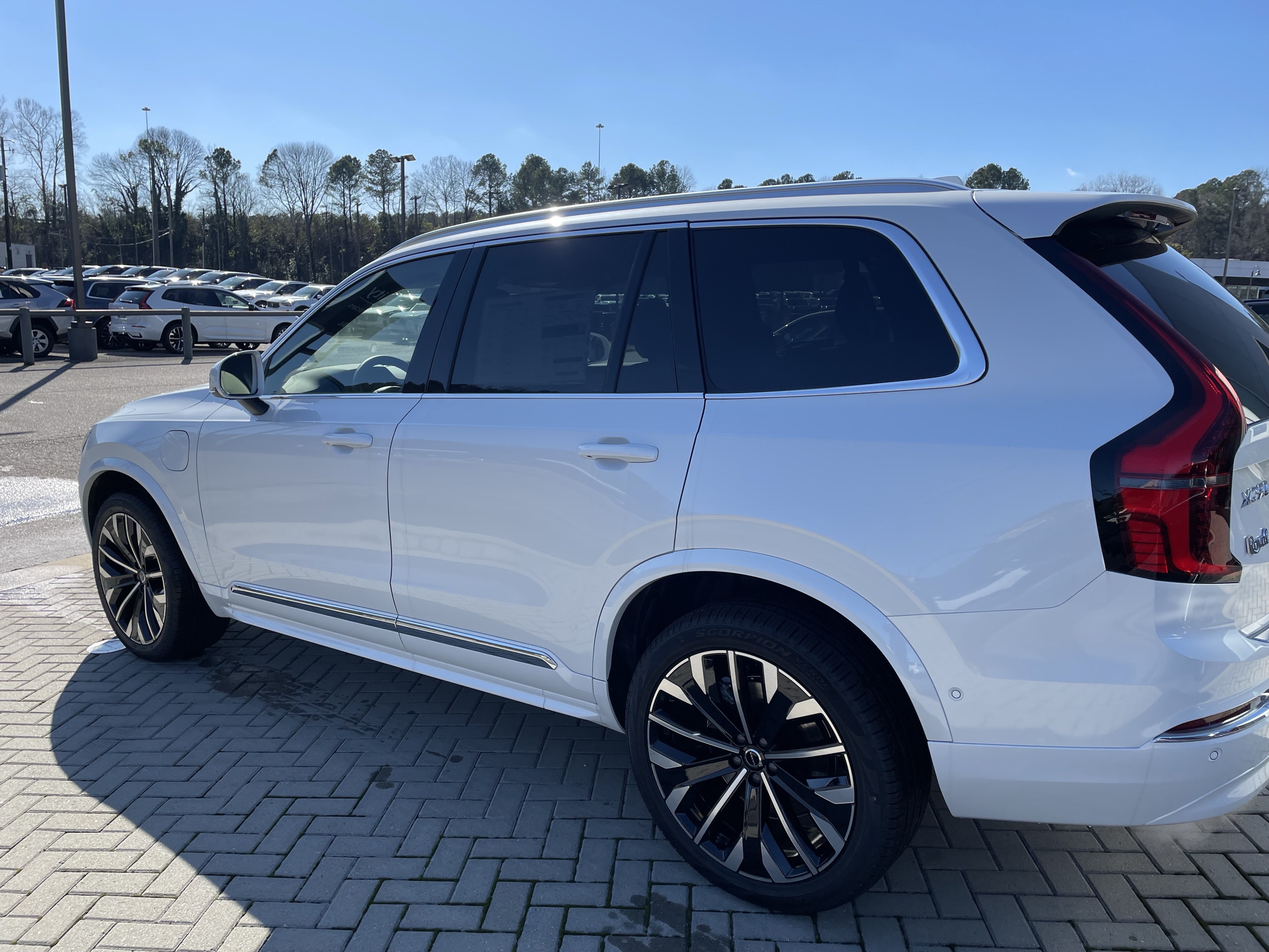 New 2026 Volvo XC90 T8 Plus w/ Protection Package Premier AWD/4WD image 6
