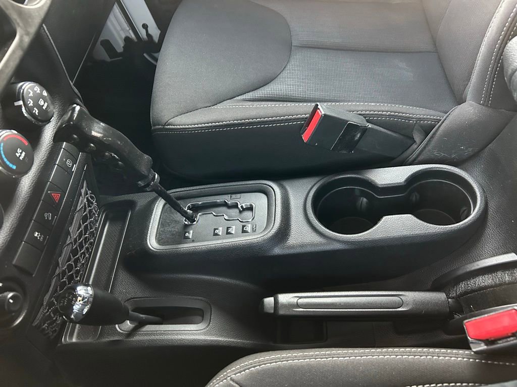 Used 2016 Jeep Wrangler Unlimited Rubicon image 18