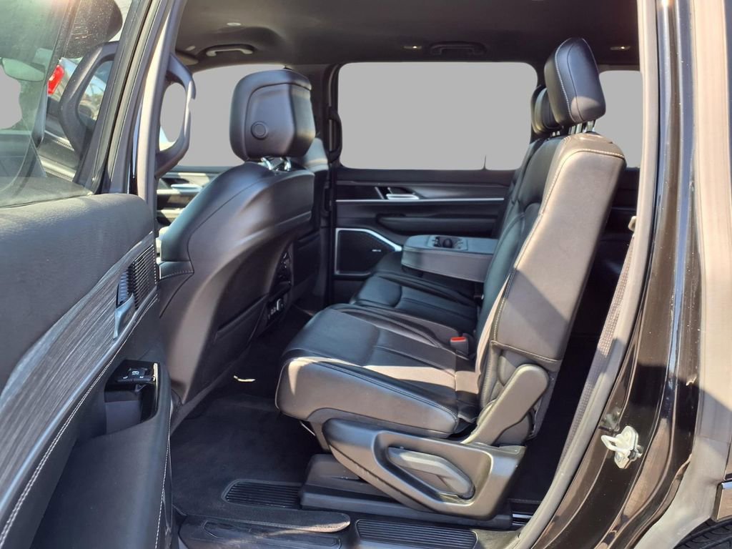 Used 2024 Jeep Wagoneer Series II w/ Flexible Seating Group image 30