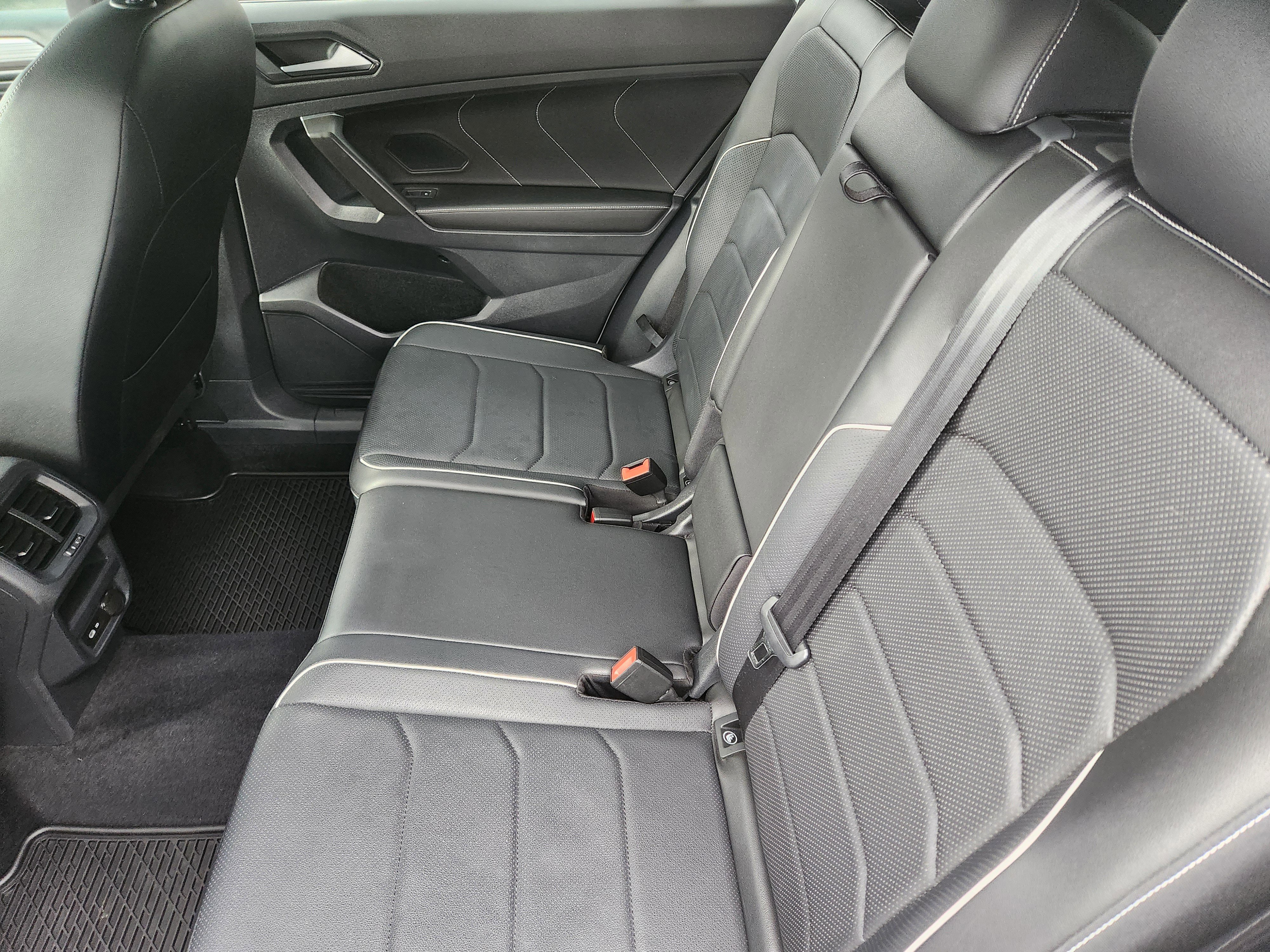 Certified 2022 Volkswagen Tiguan SEL R-Line image 21