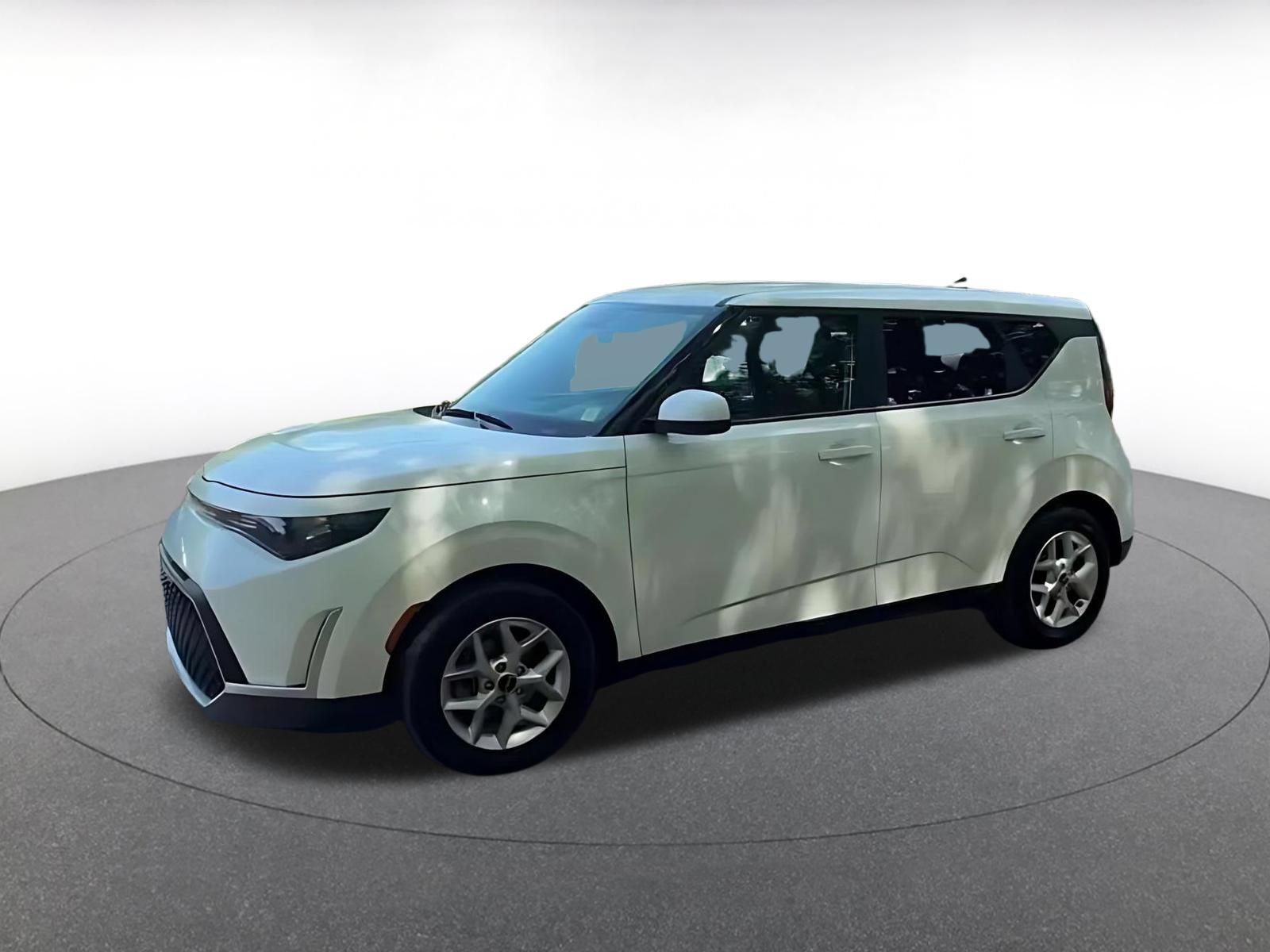 Used 2025 Kia Soul LX w/ LX Technology Package FWD image 8