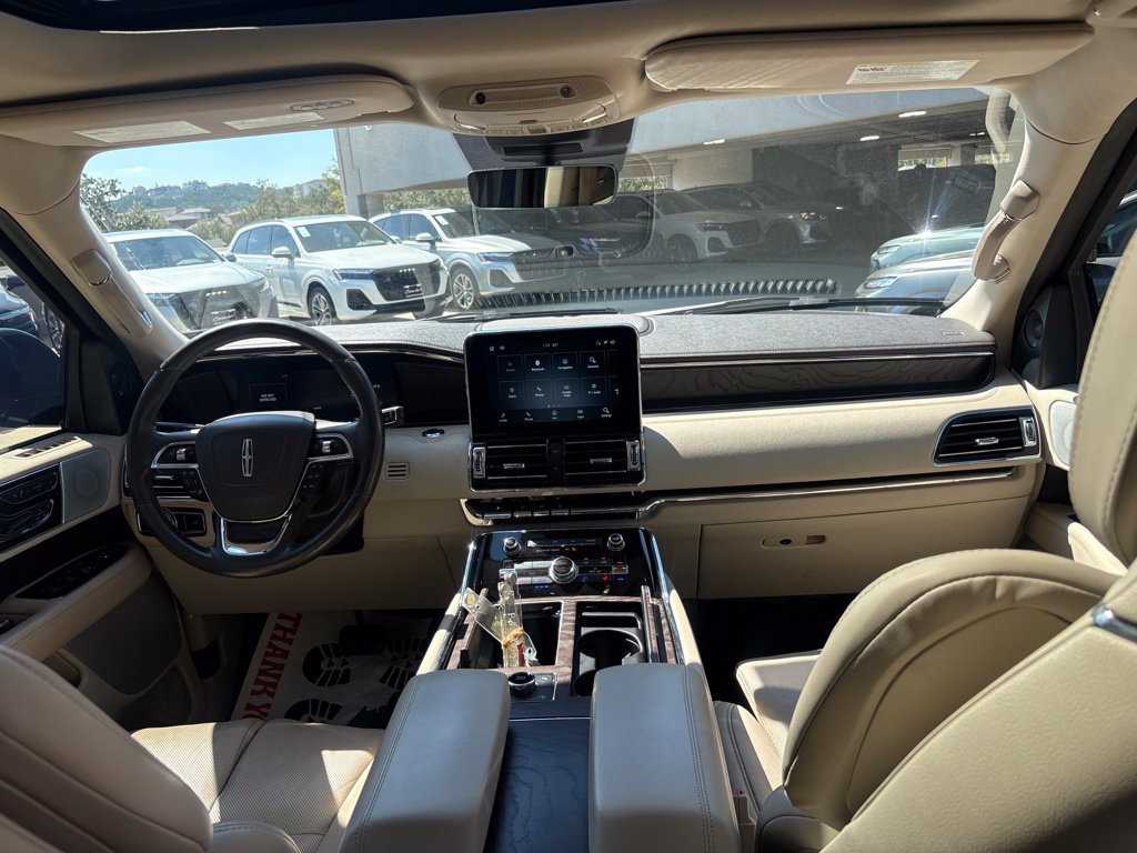 Used 2021 Lincoln Navigator Reserve w/ Luxury Package RWD image 23
