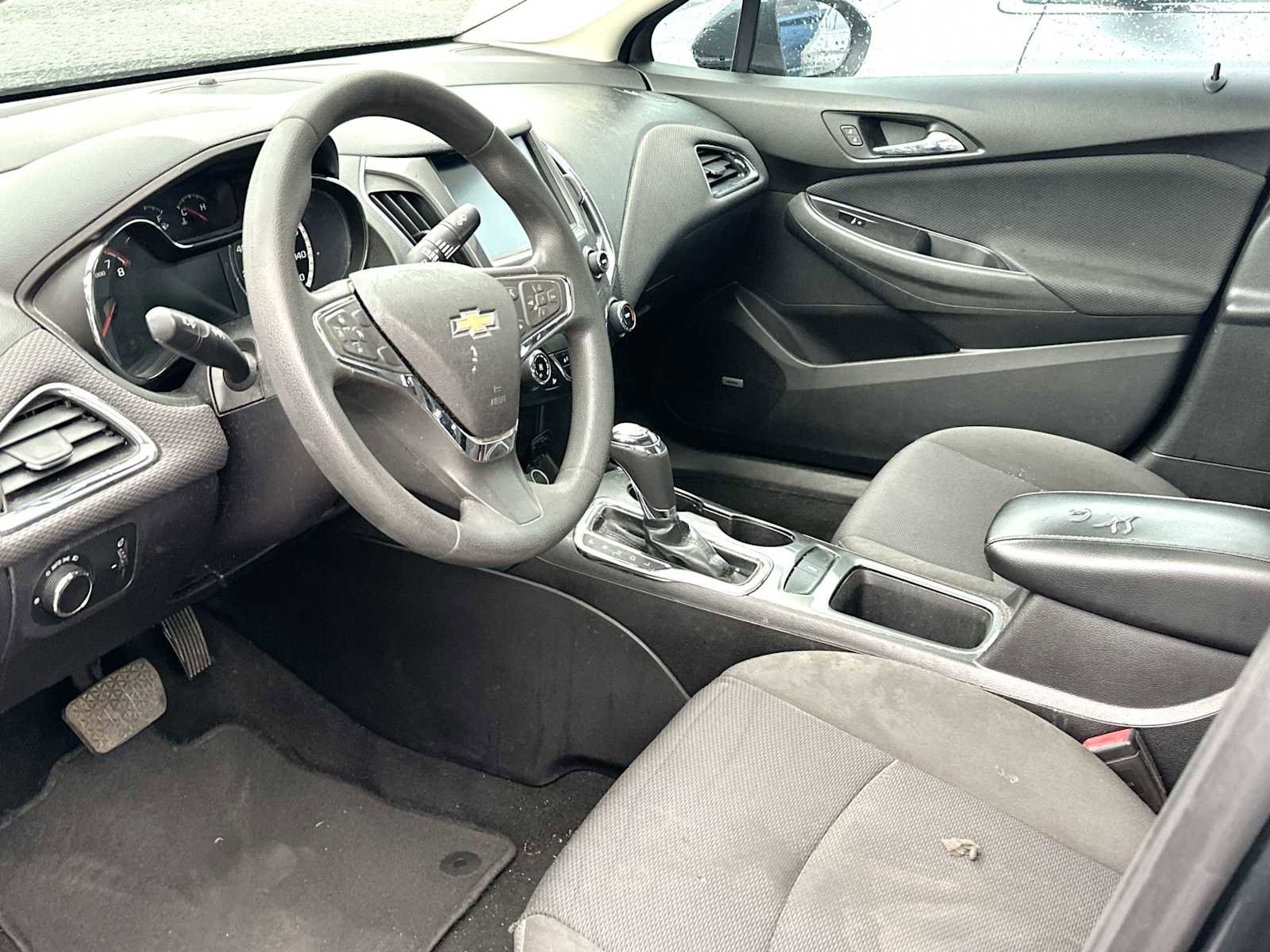 Used 2017 Chevrolet Cruze LT w/ Sun And Sound Package FWD image 5