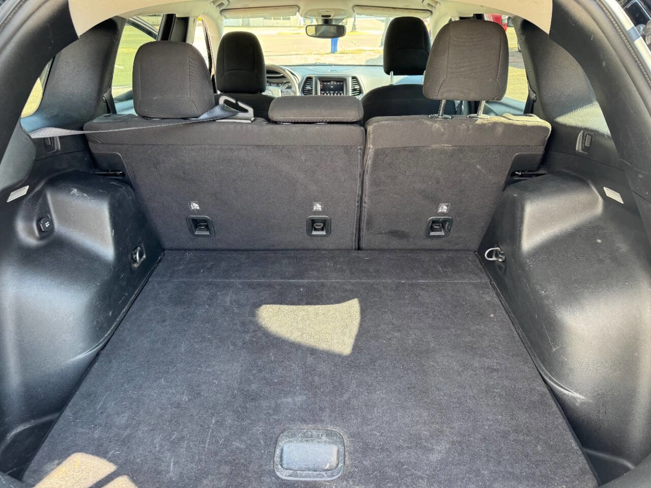 Used 2021 Jeep Cherokee Latitude image 12