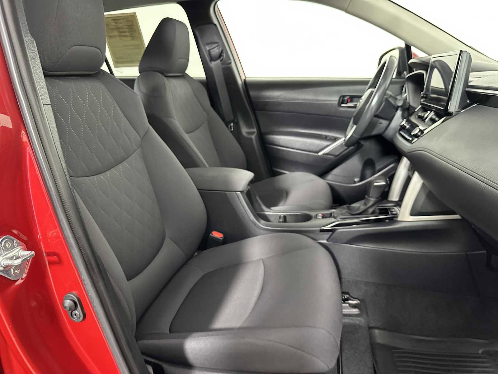 Used 2024 Toyota Corolla Cross LE AWD/4WD image 26