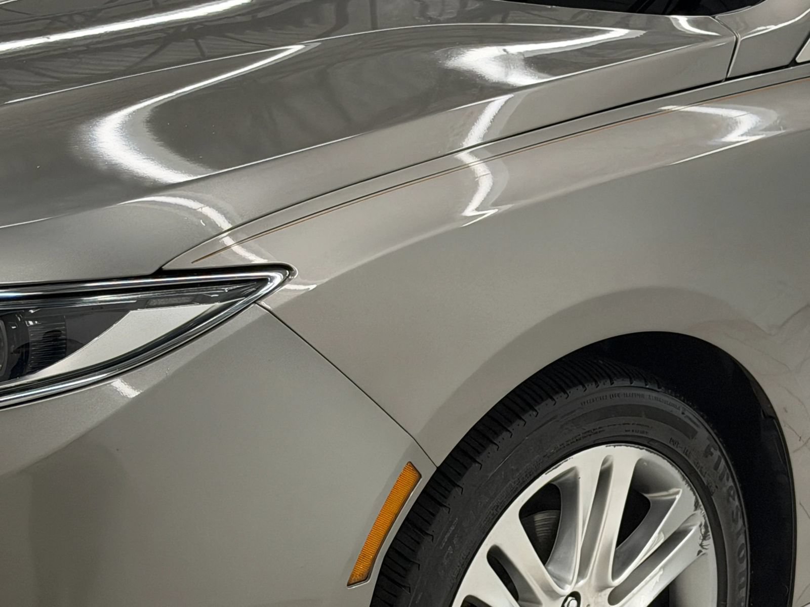 Used 2015 Lincoln MKZ FWD image 4