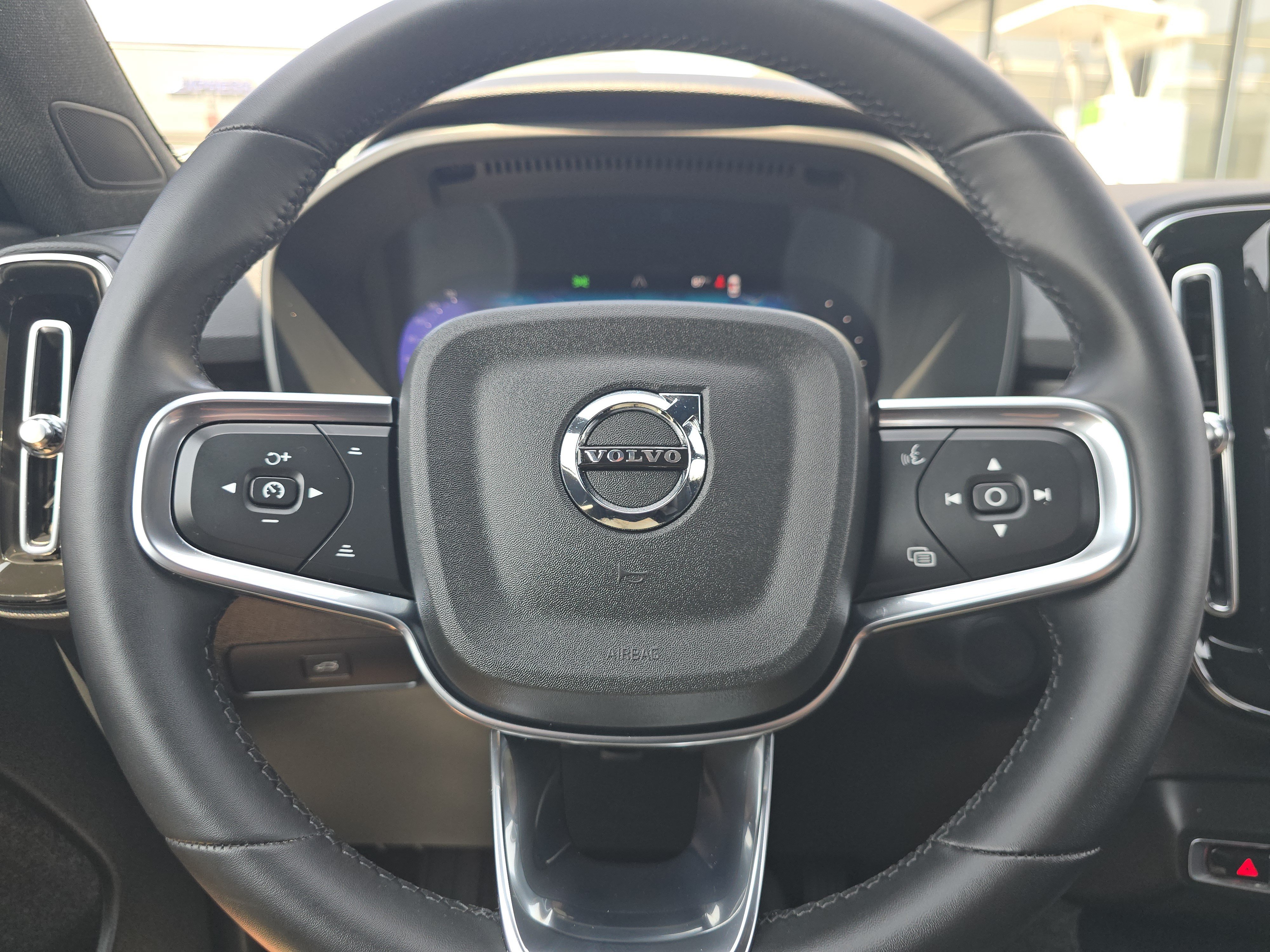 Used 2024 Volvo XC40 Recharge Plus w/ Protection Package Premier AWD/4WD image 25