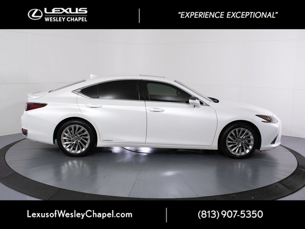 Used 2021 Lexus ES 300h Ultra Luxury w/ Accessory Package 2 FWD image 2