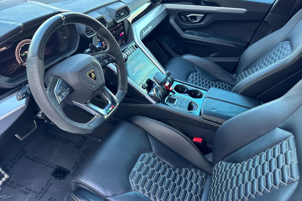 Used 2019 Lamborghini Urus AWD/4WD image 3