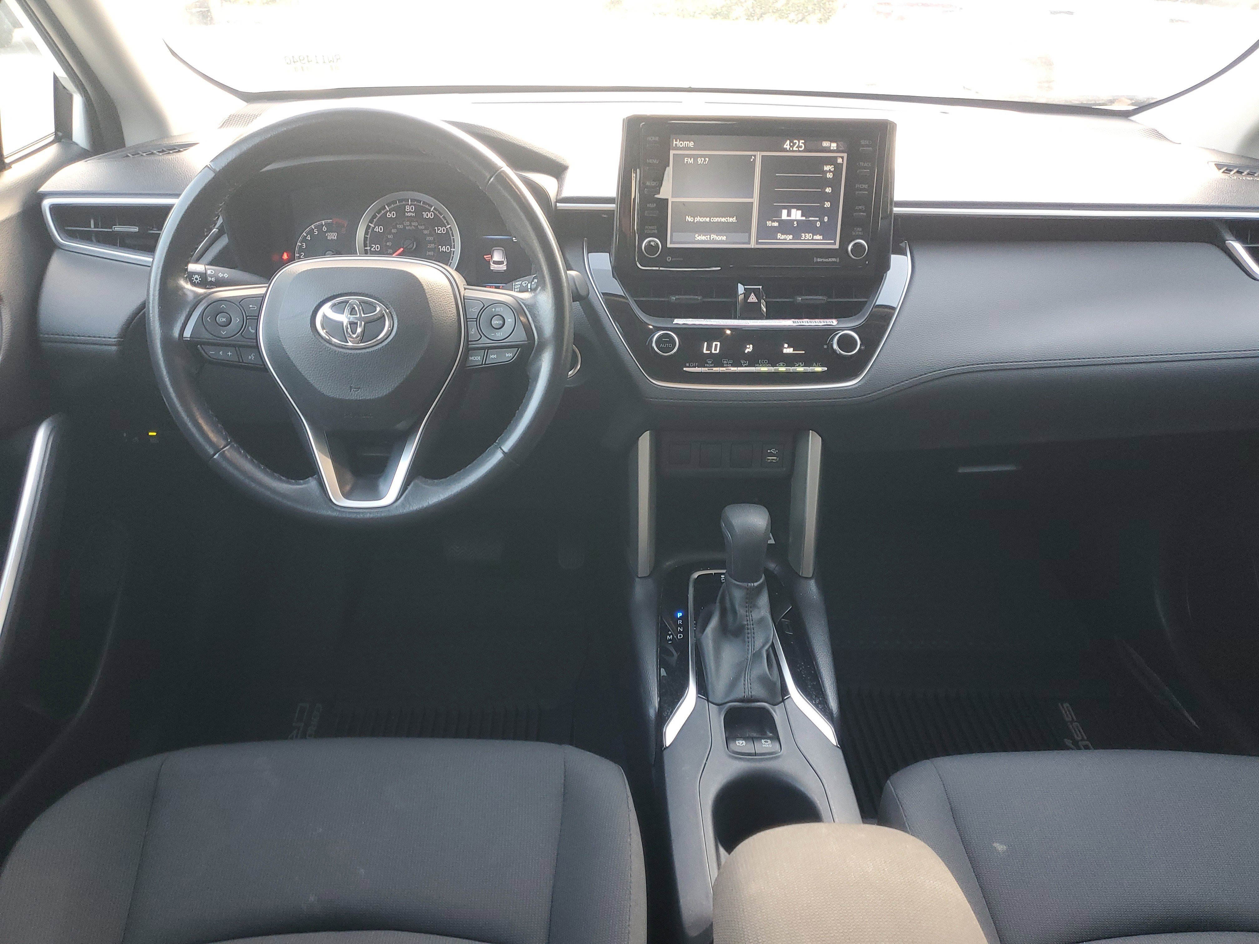 Used 2022 Toyota Corolla Cross LE image 10