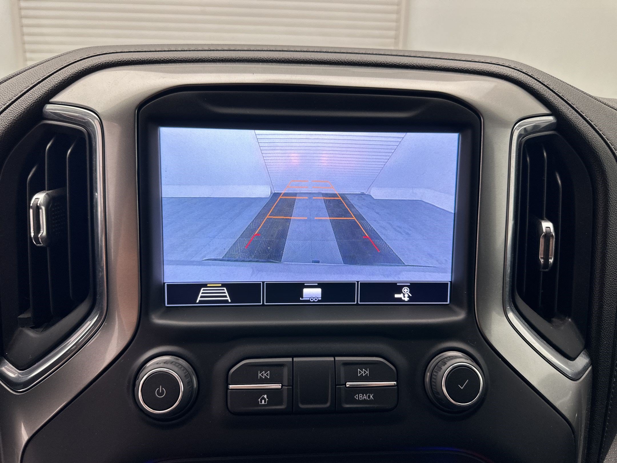 Used 2020 Chevrolet Silverado 1500 LT w/ All-Star Edition AWD/4WD image 18