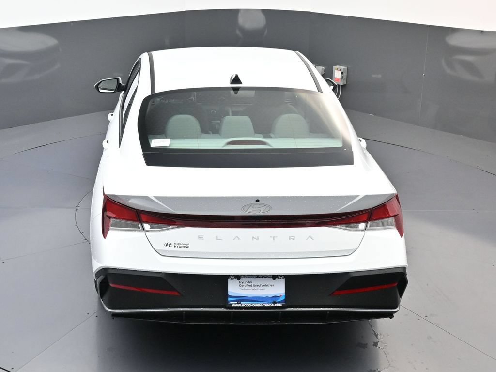 Certified 2026 Hyundai Elantra SE FWD image 17
