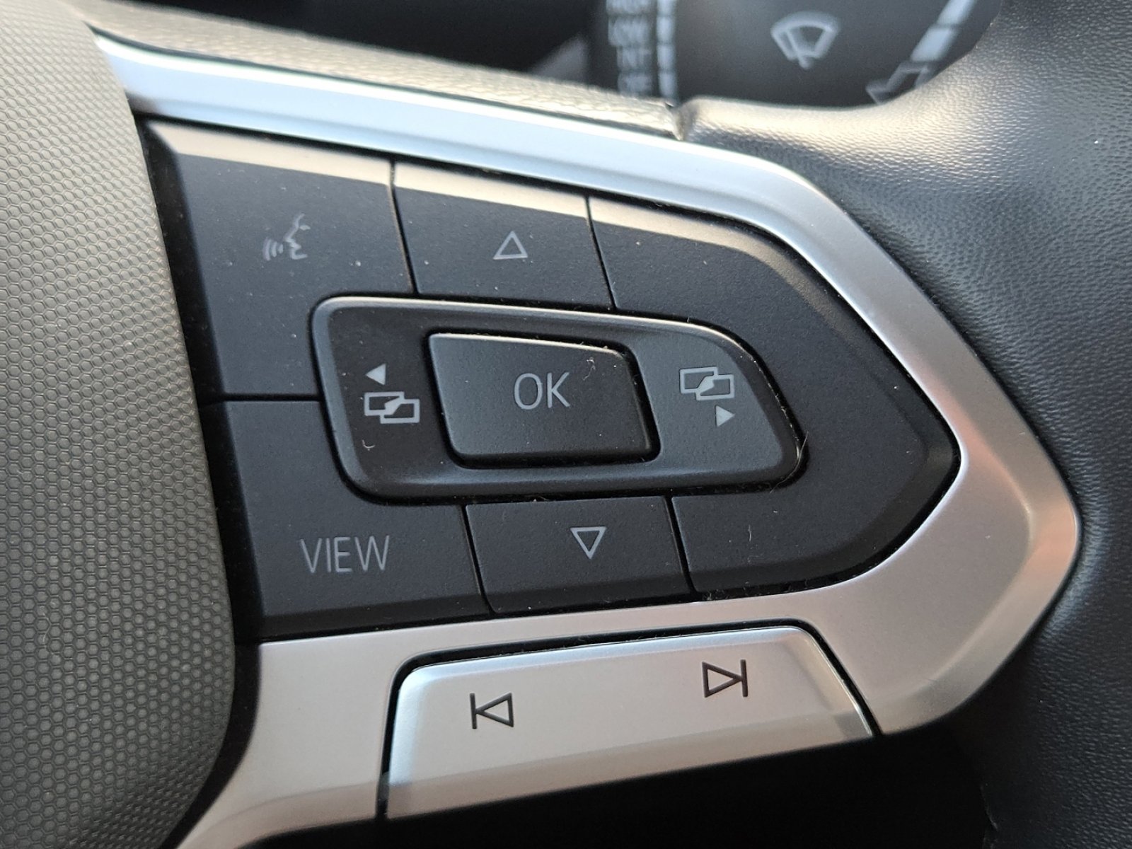 Used 2024 Volkswagen Tiguan Wolfsburg Edition AWD/4WD image 8