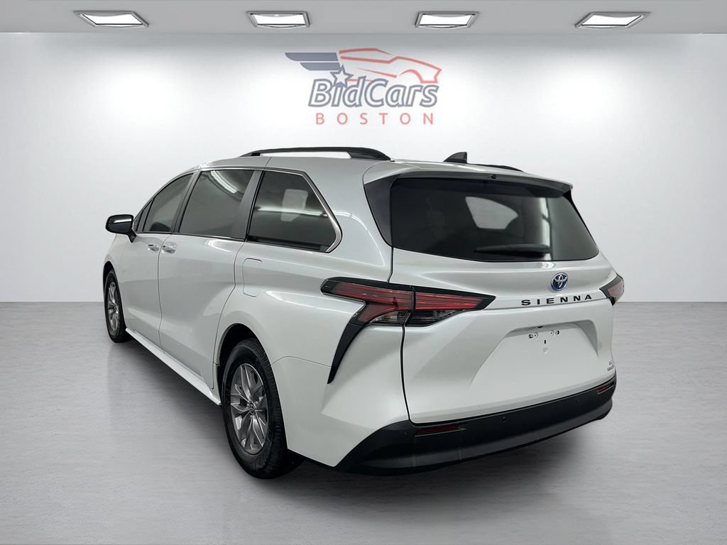Used 2022 Toyota Sienna XLE w/ XLE Plus Package FWD image 6