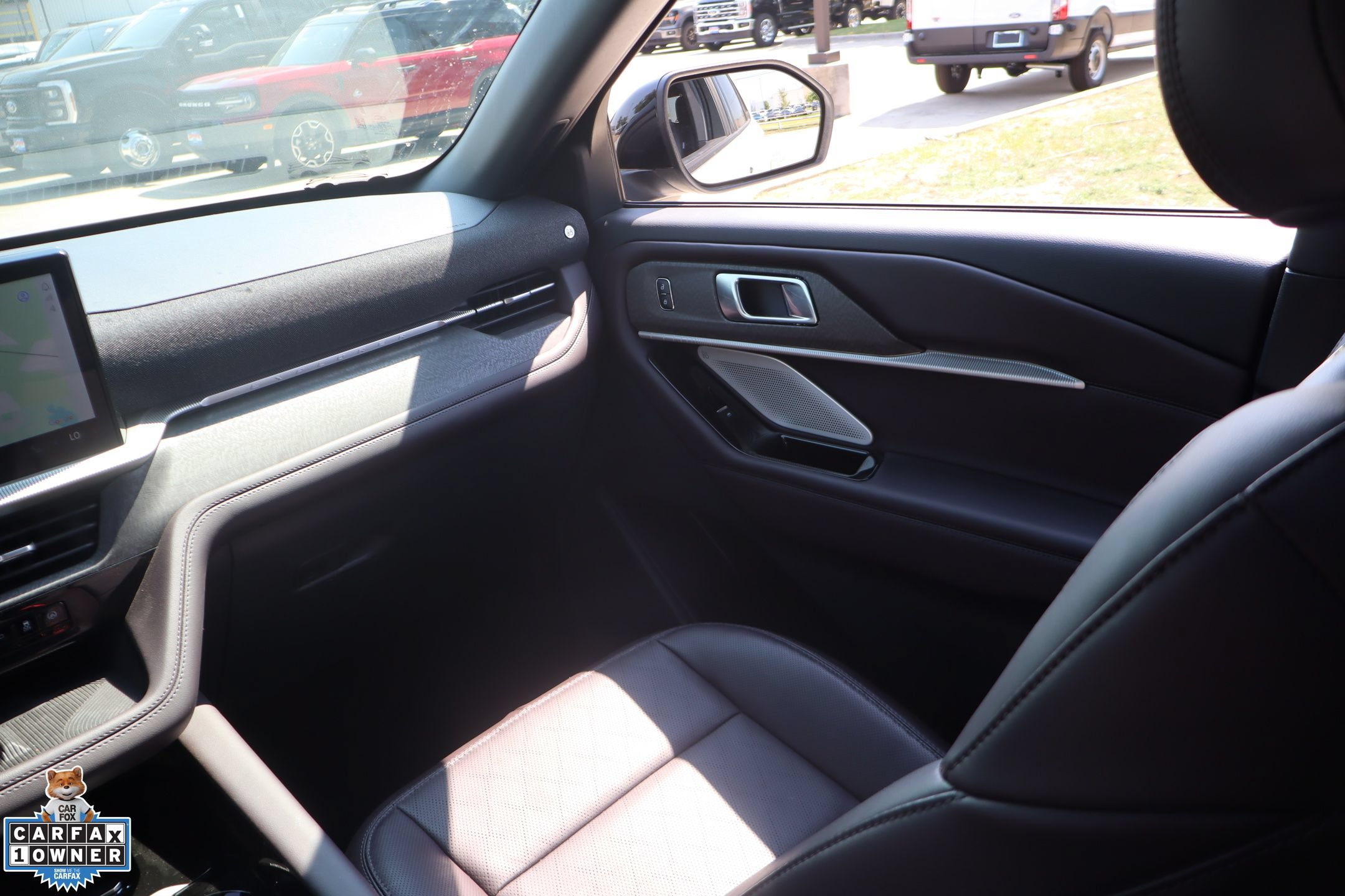Used 2025 Ford Explorer Platinum RWD image 23