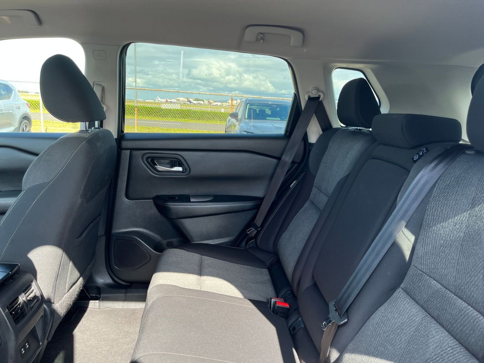 Used 2025 Nissan Rogue SV AWD/4WD image 28