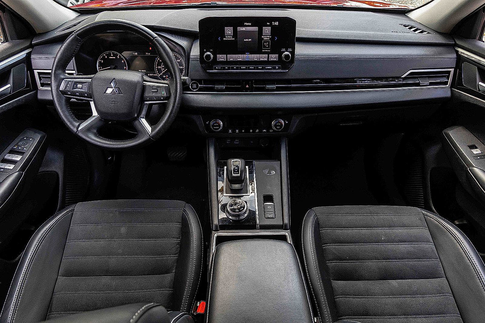 Used 2024 Mitsubishi Outlander AWD image 21