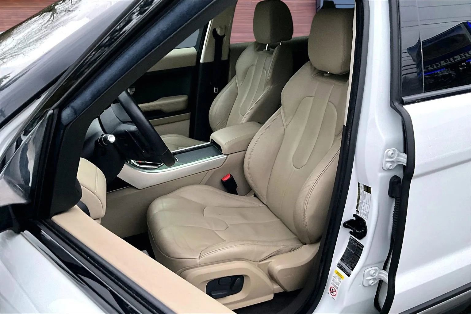 Used 2013 Land Rover Range Rover Evoque Pure Premium image 24