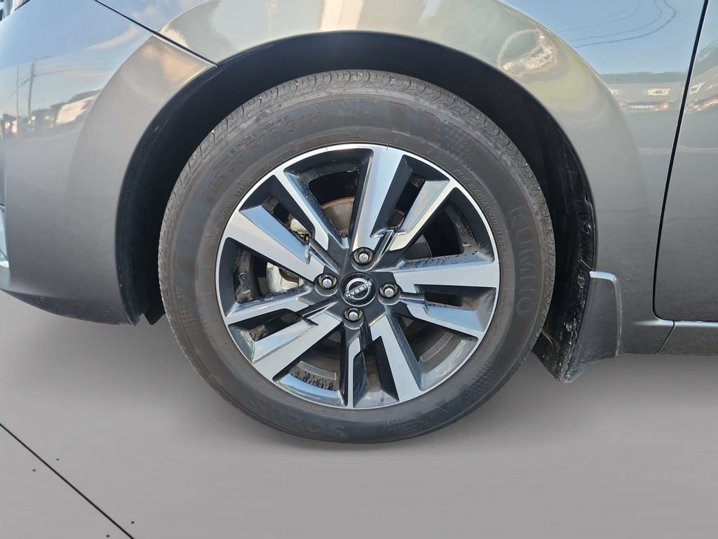Used 2025 Nissan Versa SV w/ Trunk Package FWD image 9