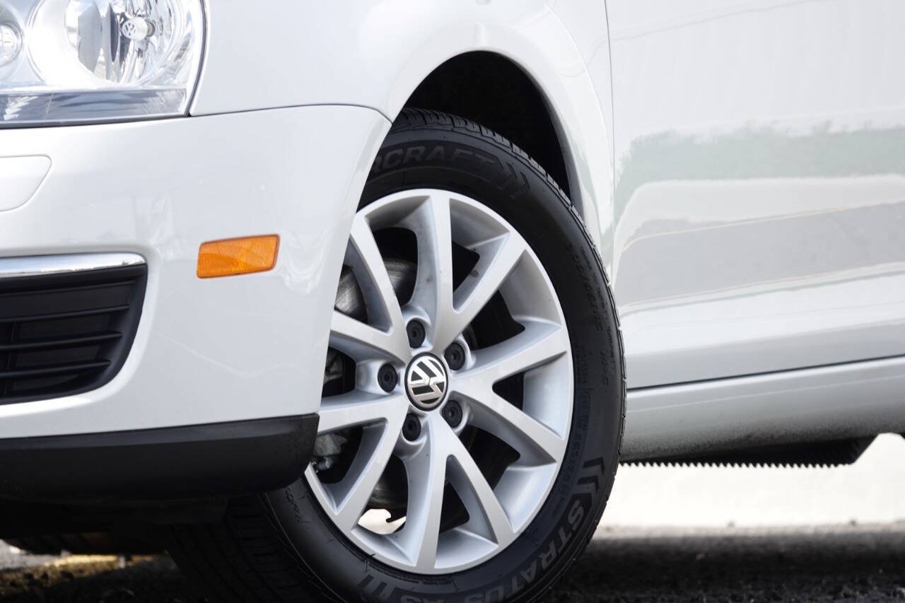 Used 2010 Volkswagen Jetta Limited Edition FWD image 14