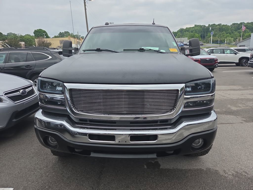 Used 2005 GMC Sierra 2500 SLT w/ Heavy-Duty Power Package AWD/4WD image 9