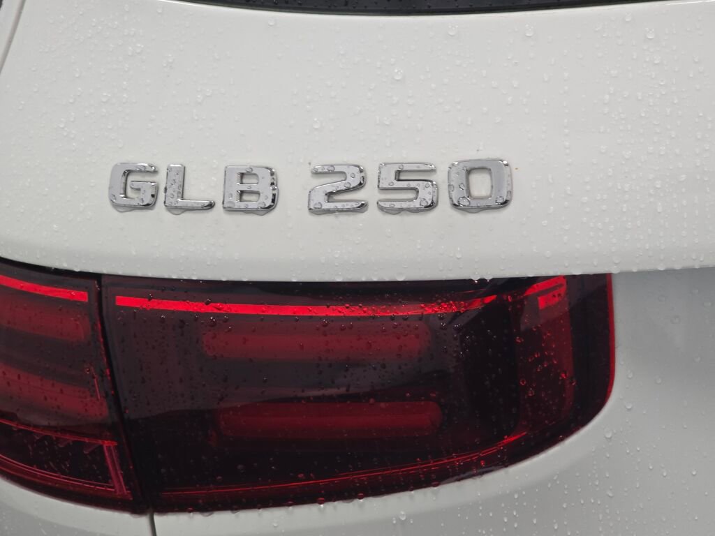 Used 2025 Mercedes-Benz GLB 250 4MATIC image 30