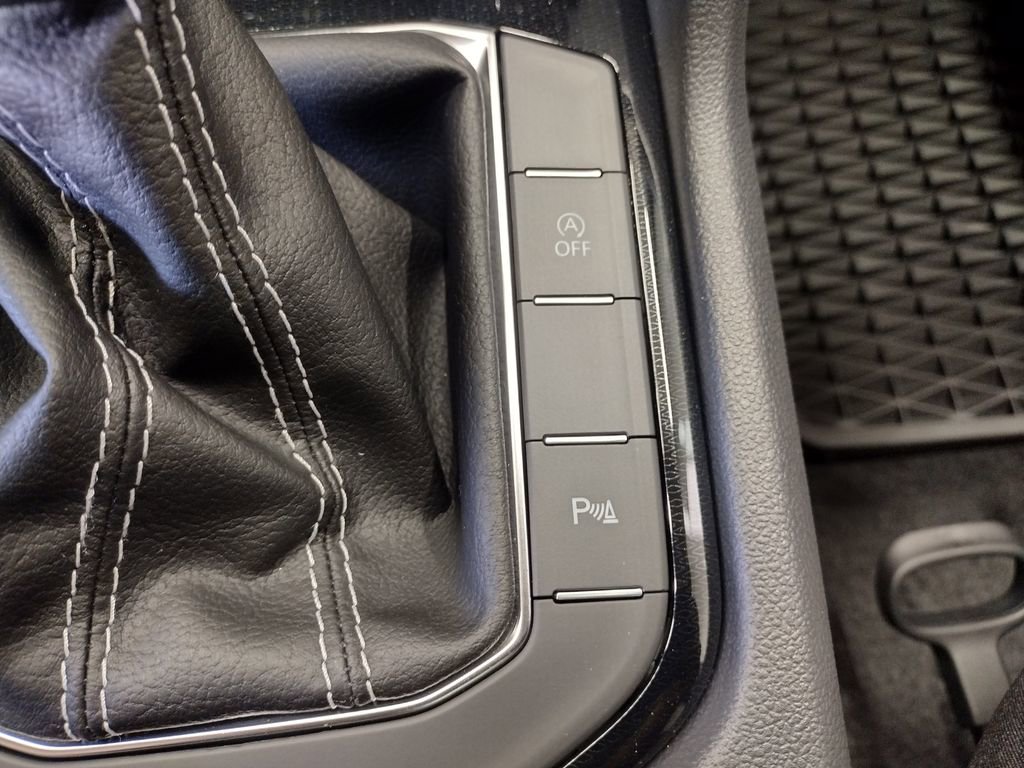 New 2025 Volkswagen Taos SE image 31