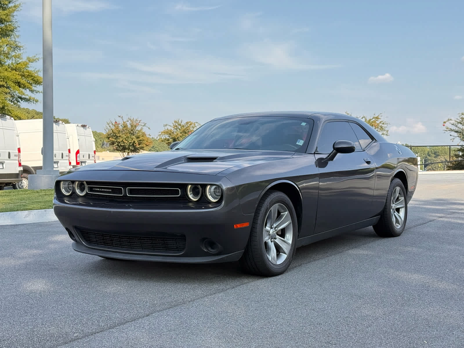 Used 2015 Dodge Challenger SXT RWD image 1
