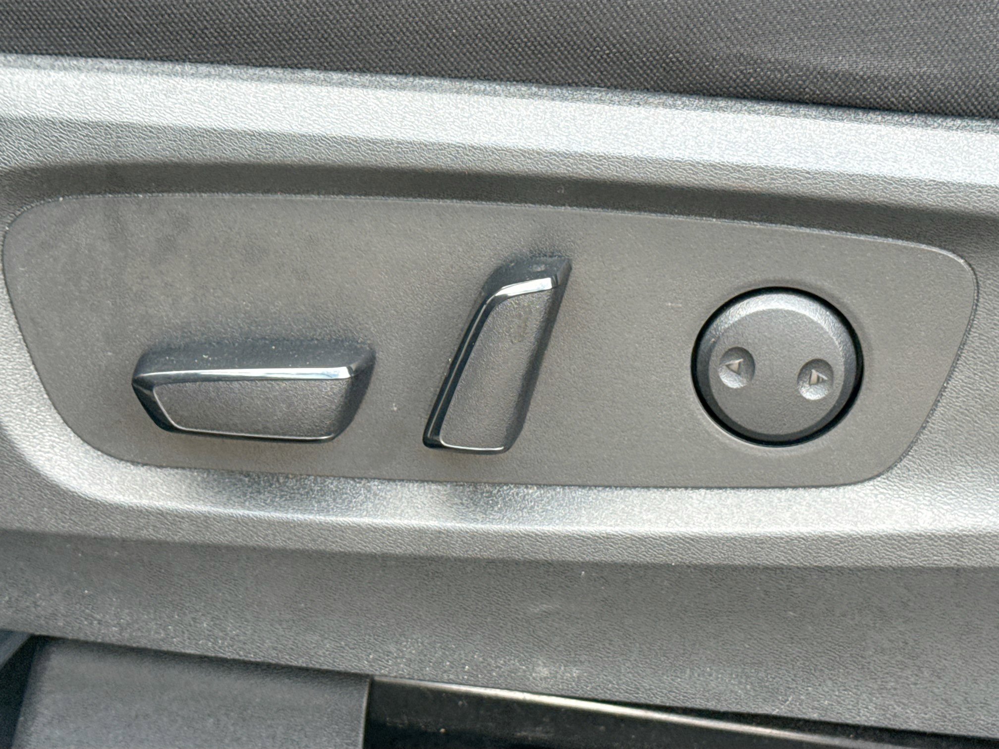 Used 2023 Nissan Pathfinder SV image 25