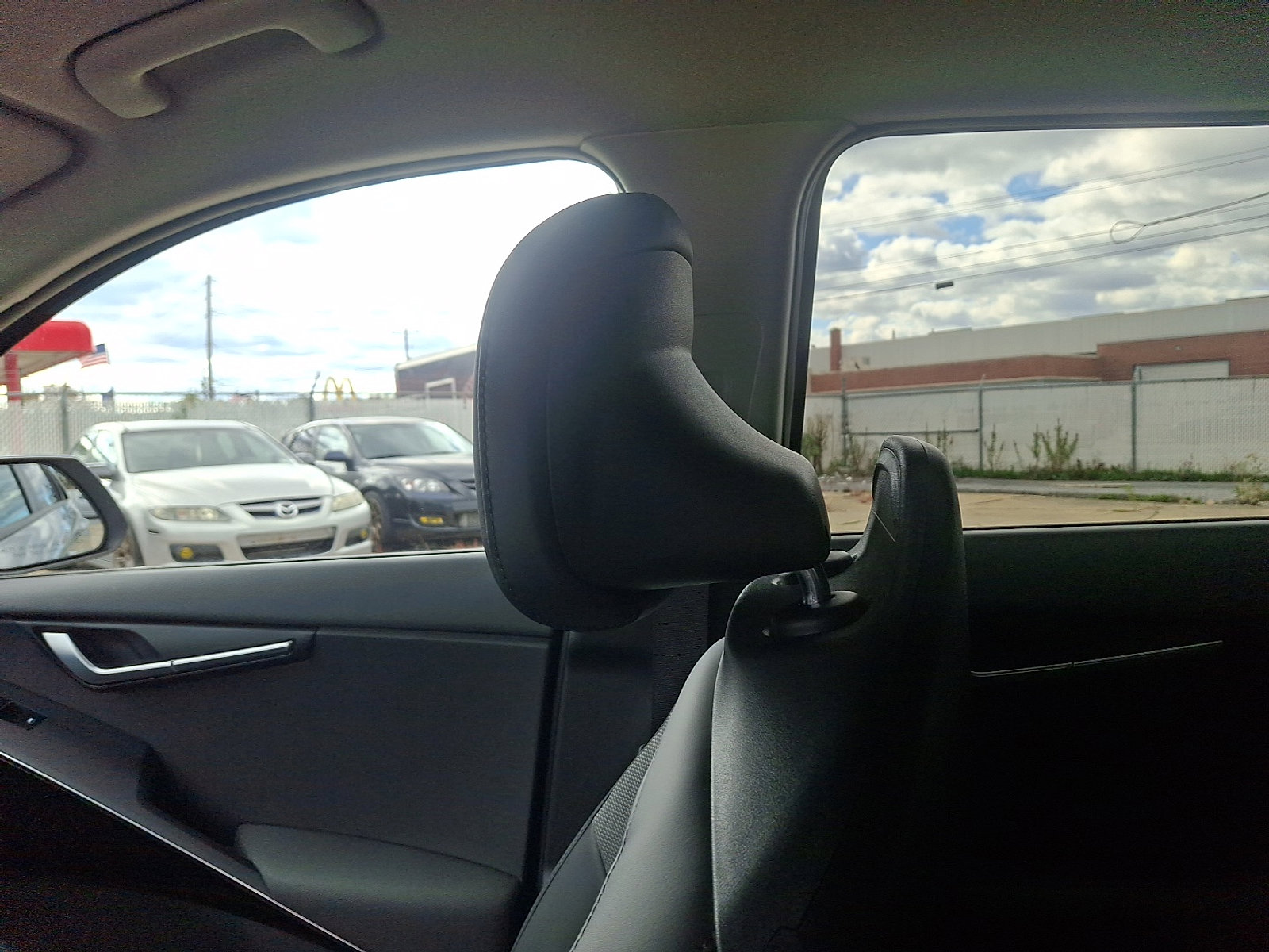 Used 2023 Kia Niro EX image 17