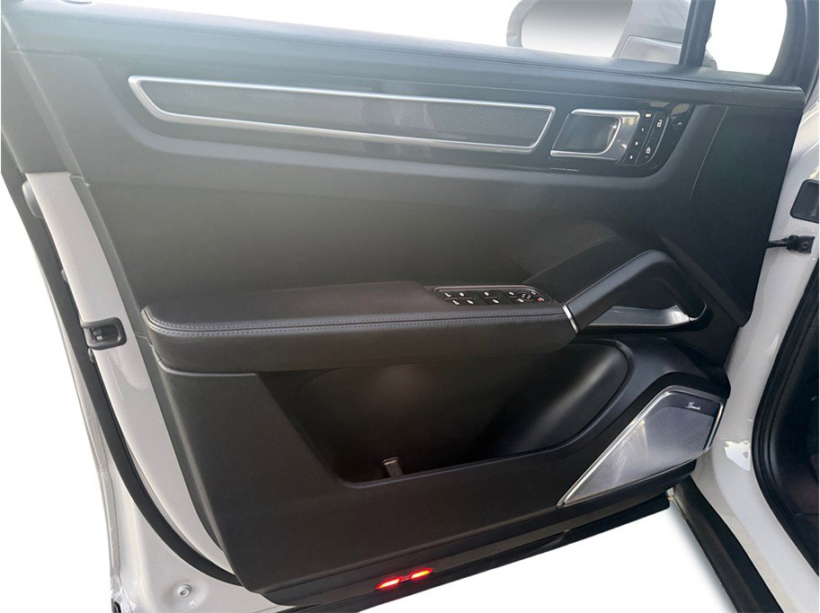 Used 2023 Porsche Cayenne Turbo image 26