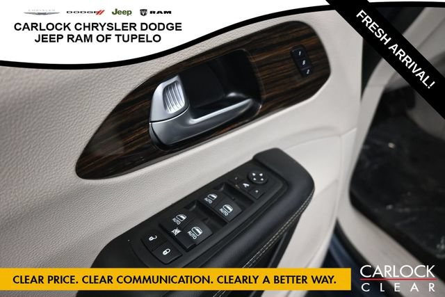 Used 2023 Chrysler Pacifica Limited FWD image 15