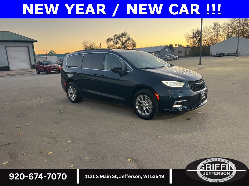 Used 2022 Chrysler Pacifica Touring-L image 7