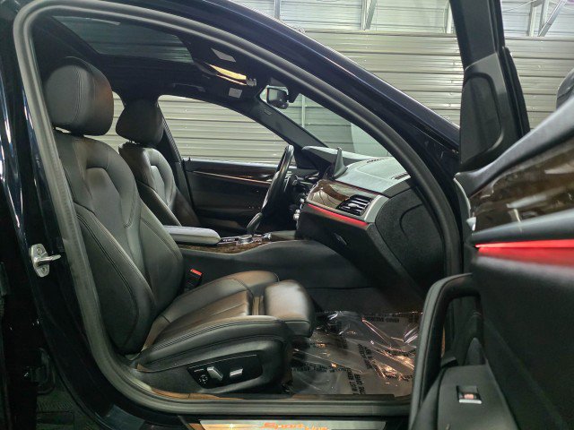Used 2020 BMW 530i xDrive w/ Convenience Package AWD/4WD image 15