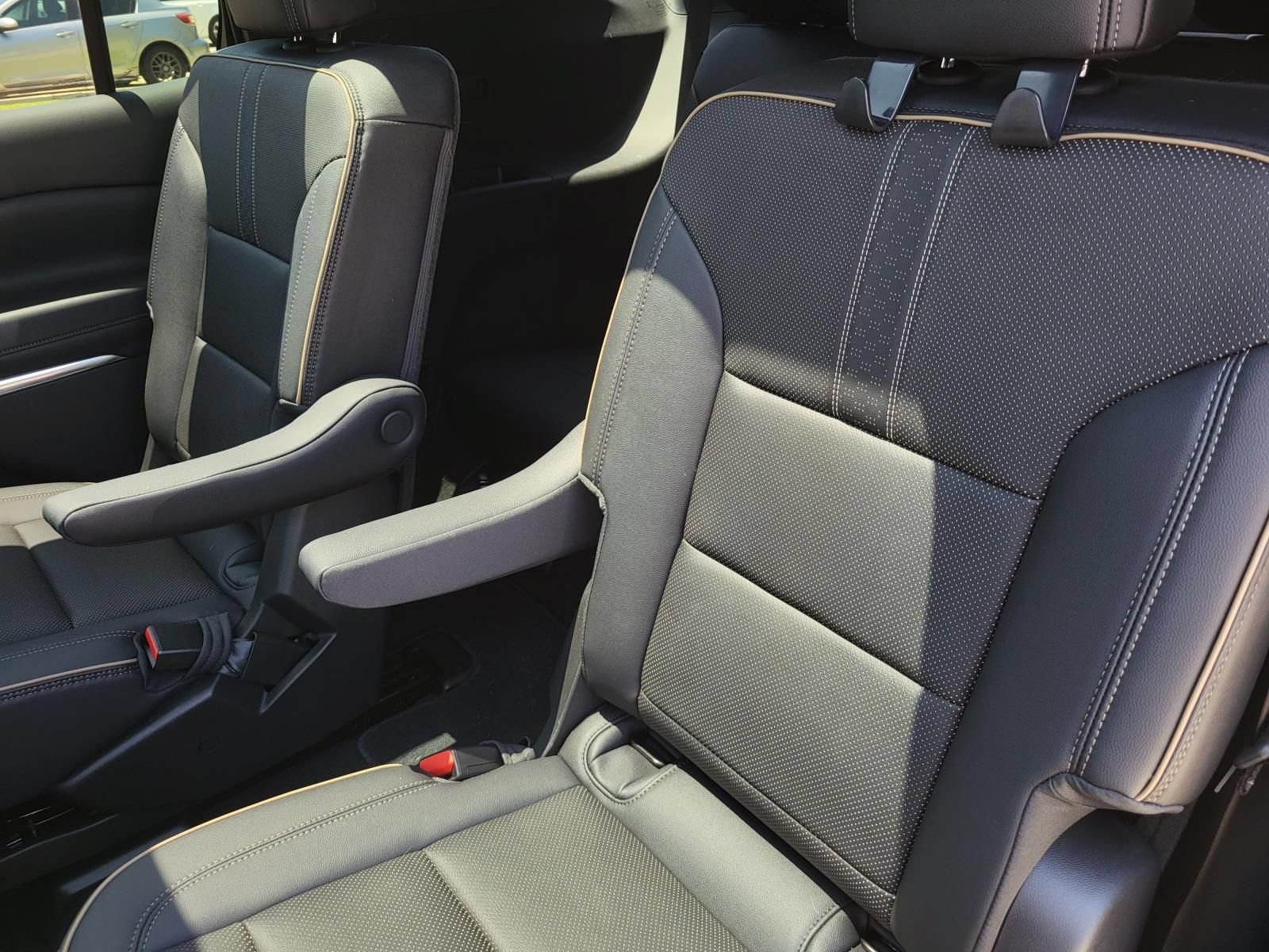 Used 2026 Chevrolet Traverse High Country FWD image 15
