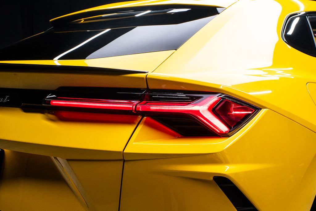 Used 2022 Lamborghini Urus AWD/4WD image 24