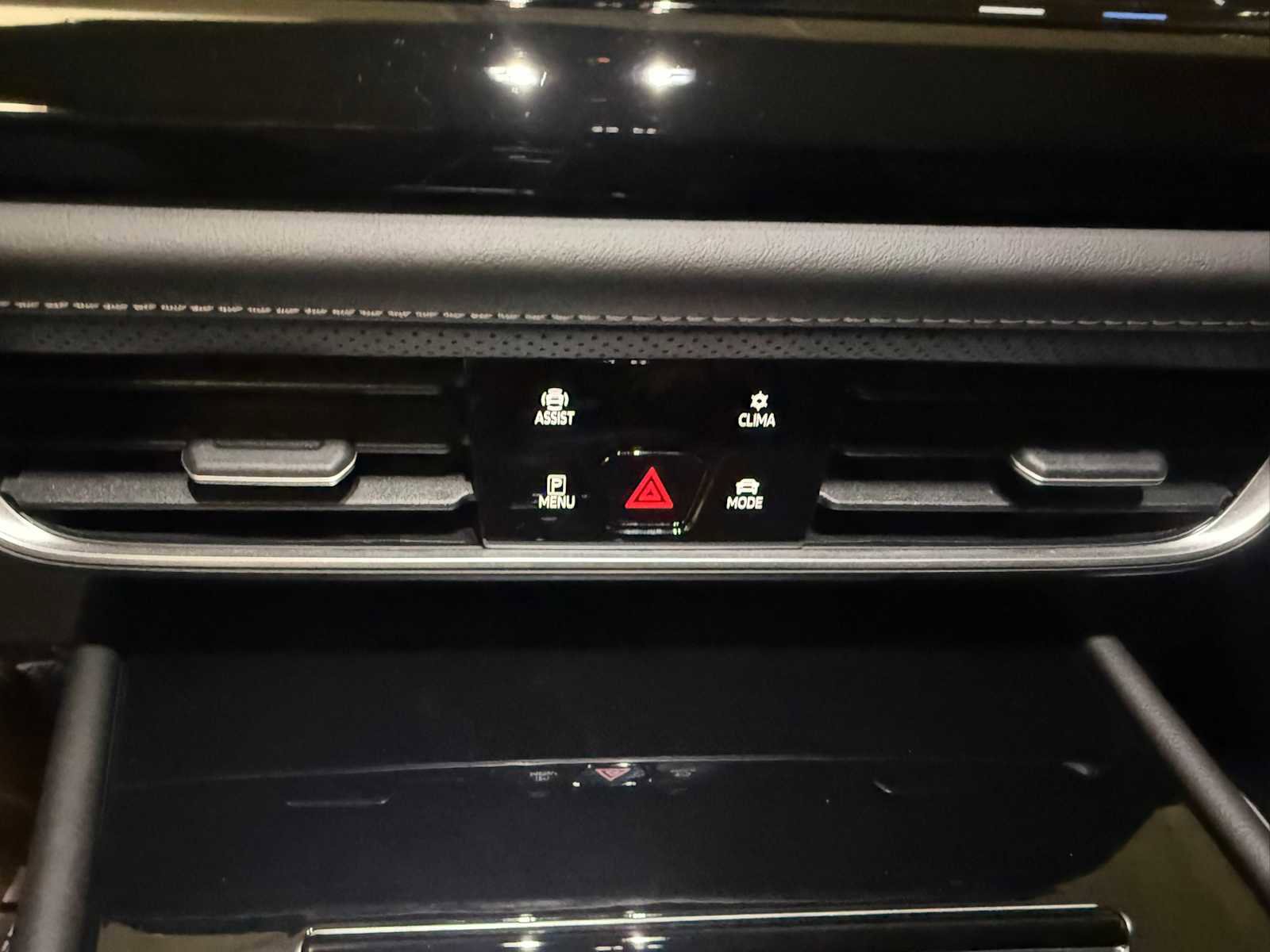 Certified 2025 Volkswagen Atlas SE image 33