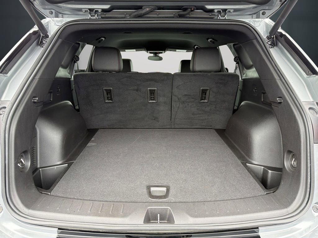 Used 2025 Chevrolet Blazer RS FWD image 11
