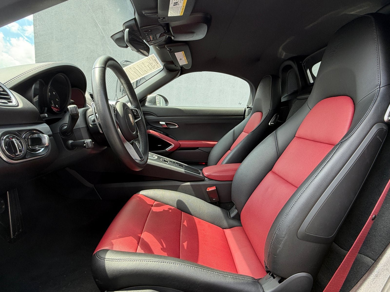 Certified 2025 Porsche 718 Boxster RWD image 5