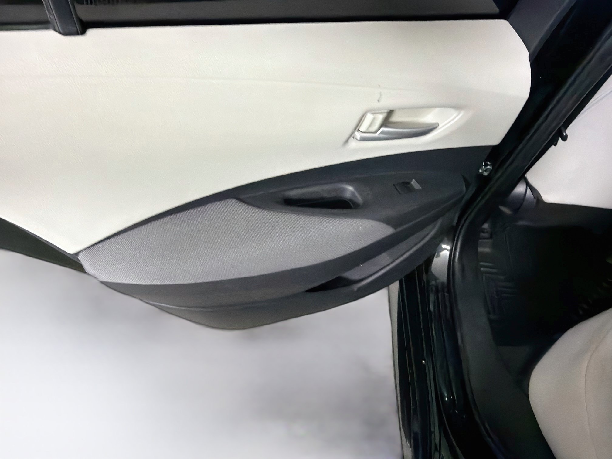 Used 2021 Toyota Corolla L FWD image 25