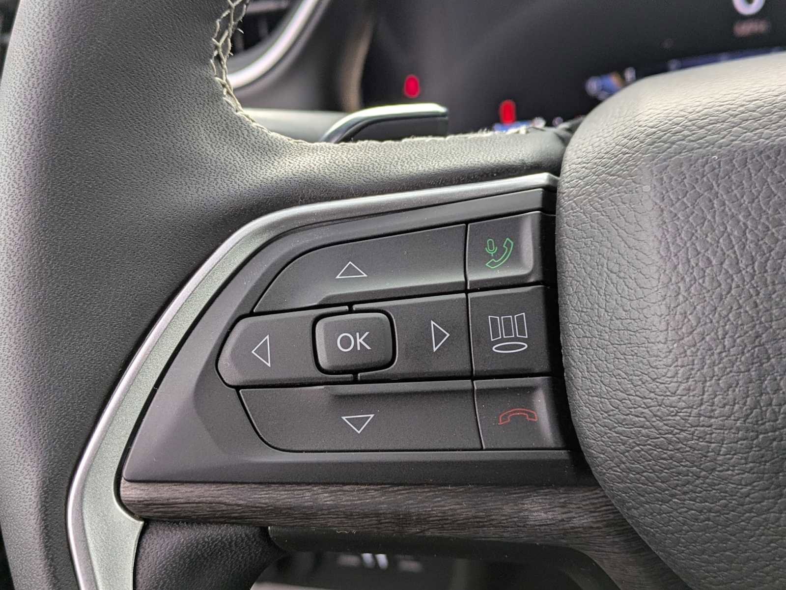 Used 2025 Jeep Grand Cherokee Limited image 21