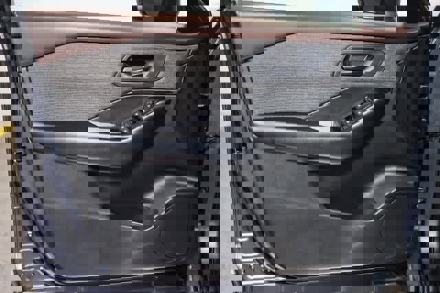 Used 2023 Nissan Rogue S image 20