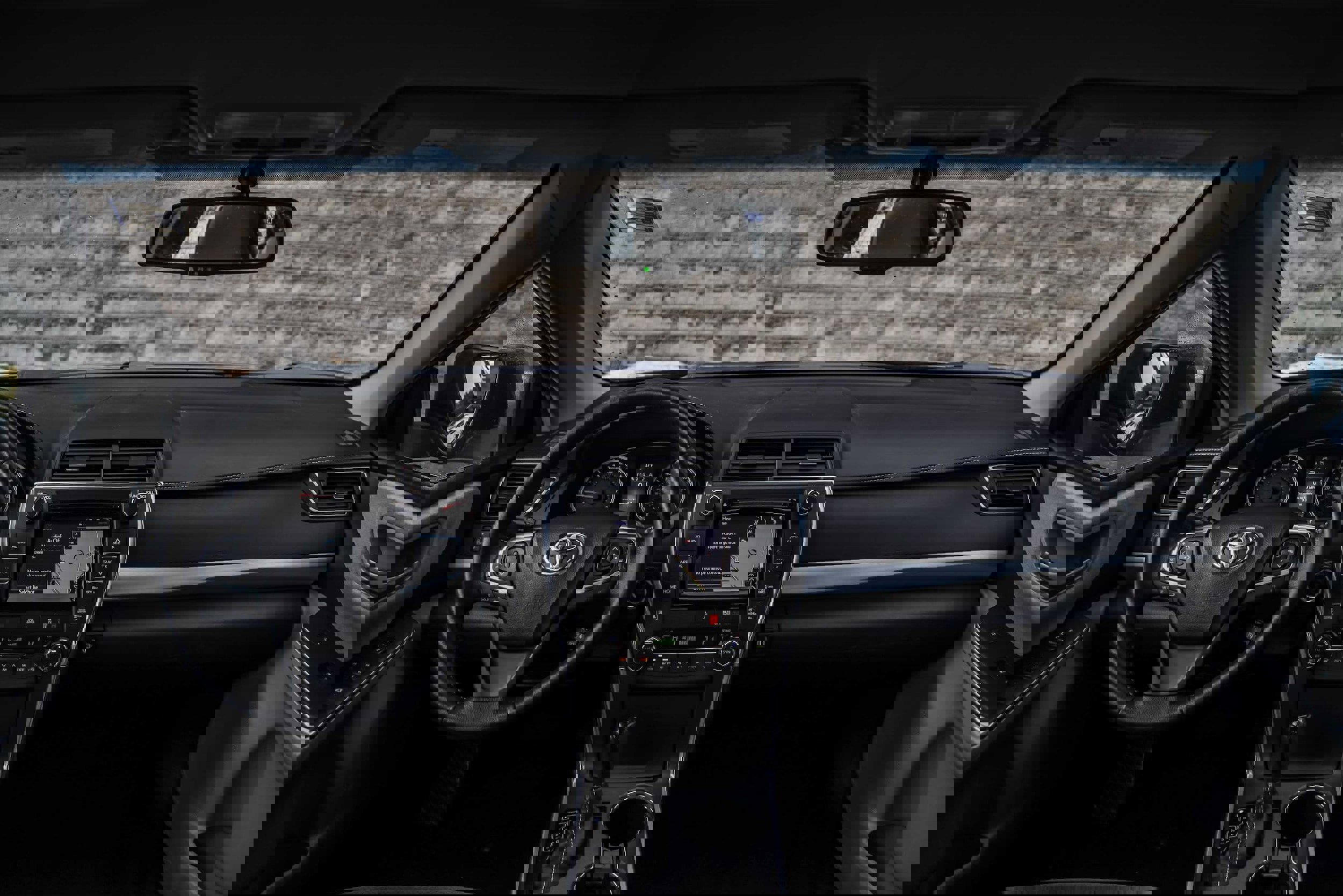 Used 2015 Toyota Camry XSE image 25