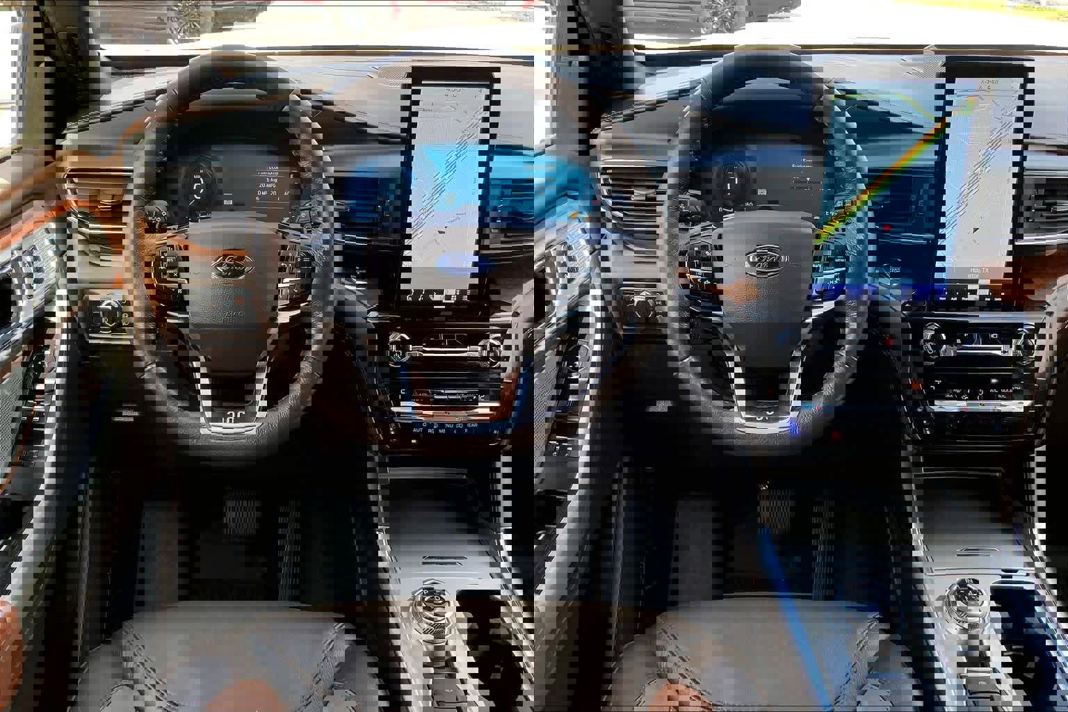 Used 2021 Ford Explorer King Ranch w/ Premium Technology Package AWD/4WD image 6