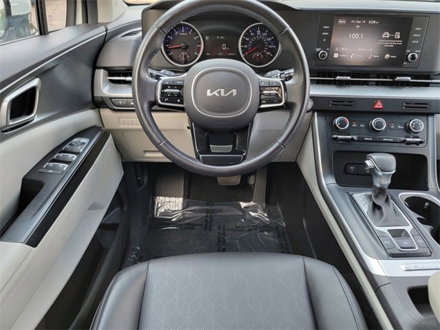 Used 2023 Kia Carnival LX image 32