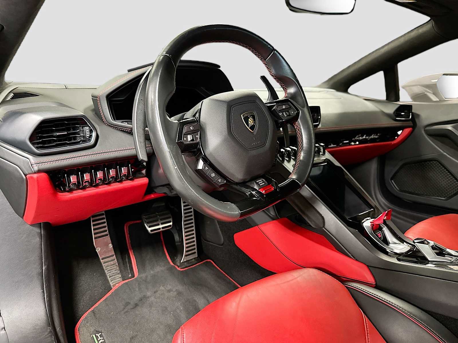 Used 2022 Lamborghini Huracan EVO RWD image 9